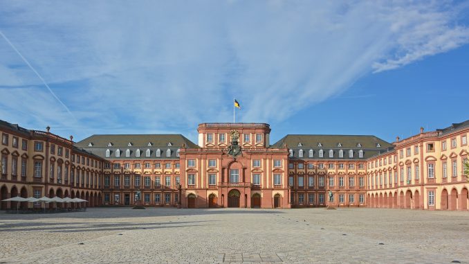 Schloss Mannheim, Ehrenhof